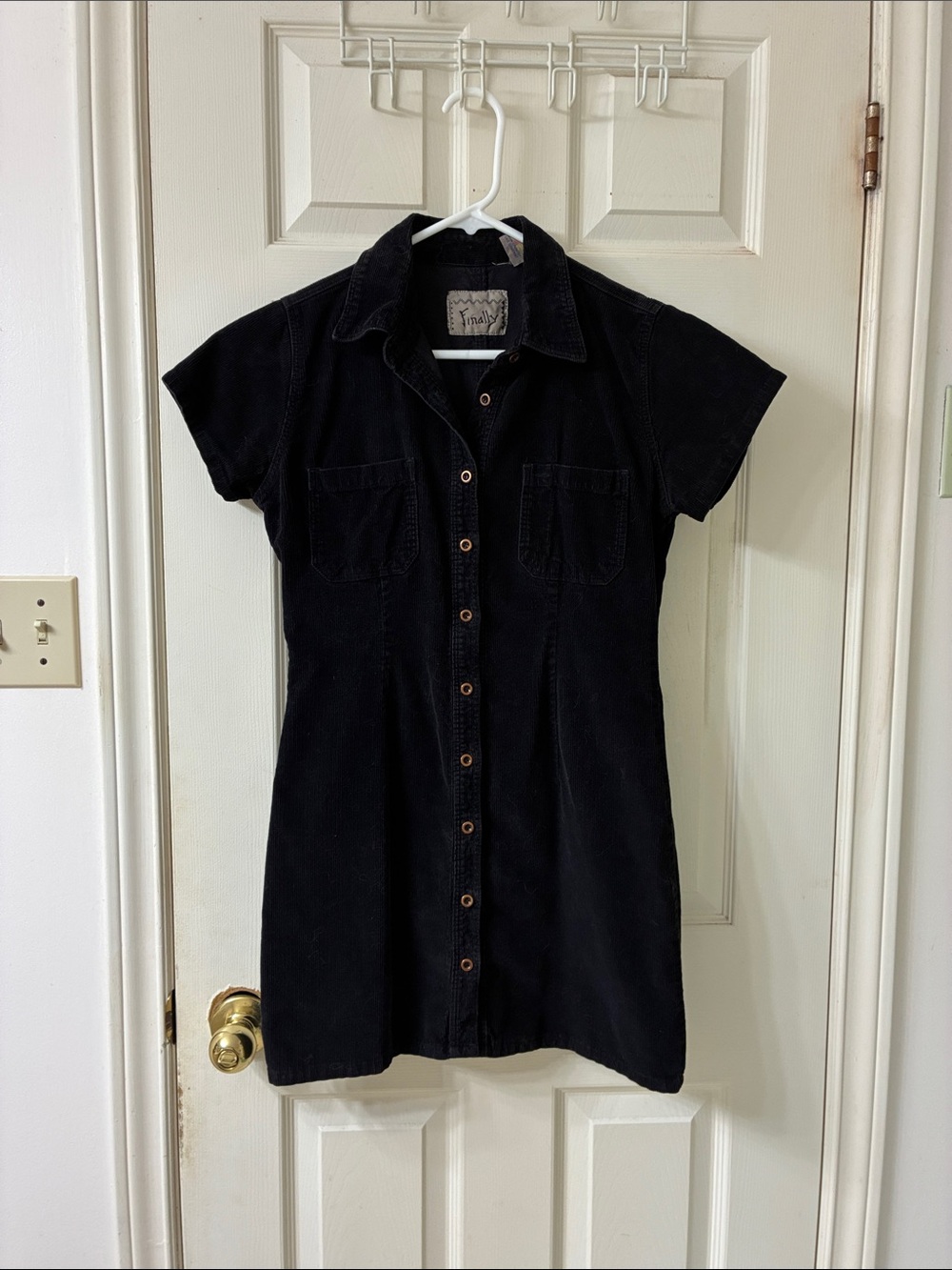 🌷3 for $25🌷Finally, US M, Black Corduroy Short Sleeve Button Down Shirt Dress